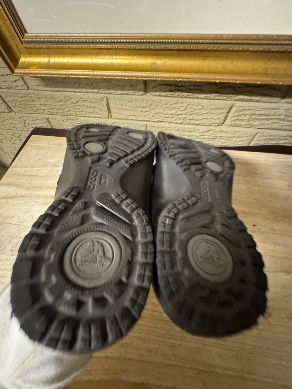 Crocs flip flops men’s 11 - Picture 7 of 7